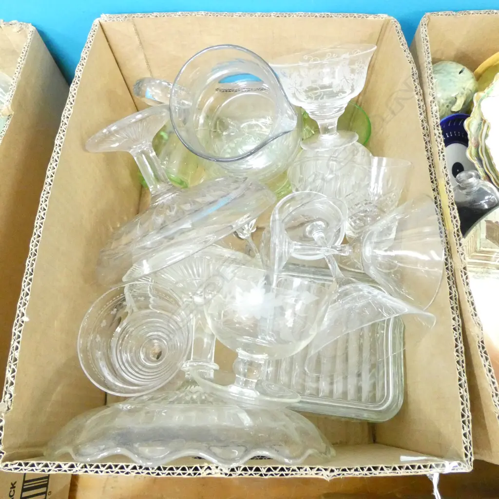 BOX LOT VINTAGE GLASS INCL. PRESSED GLASS JUICERS / JUGS ETC. Image 1++