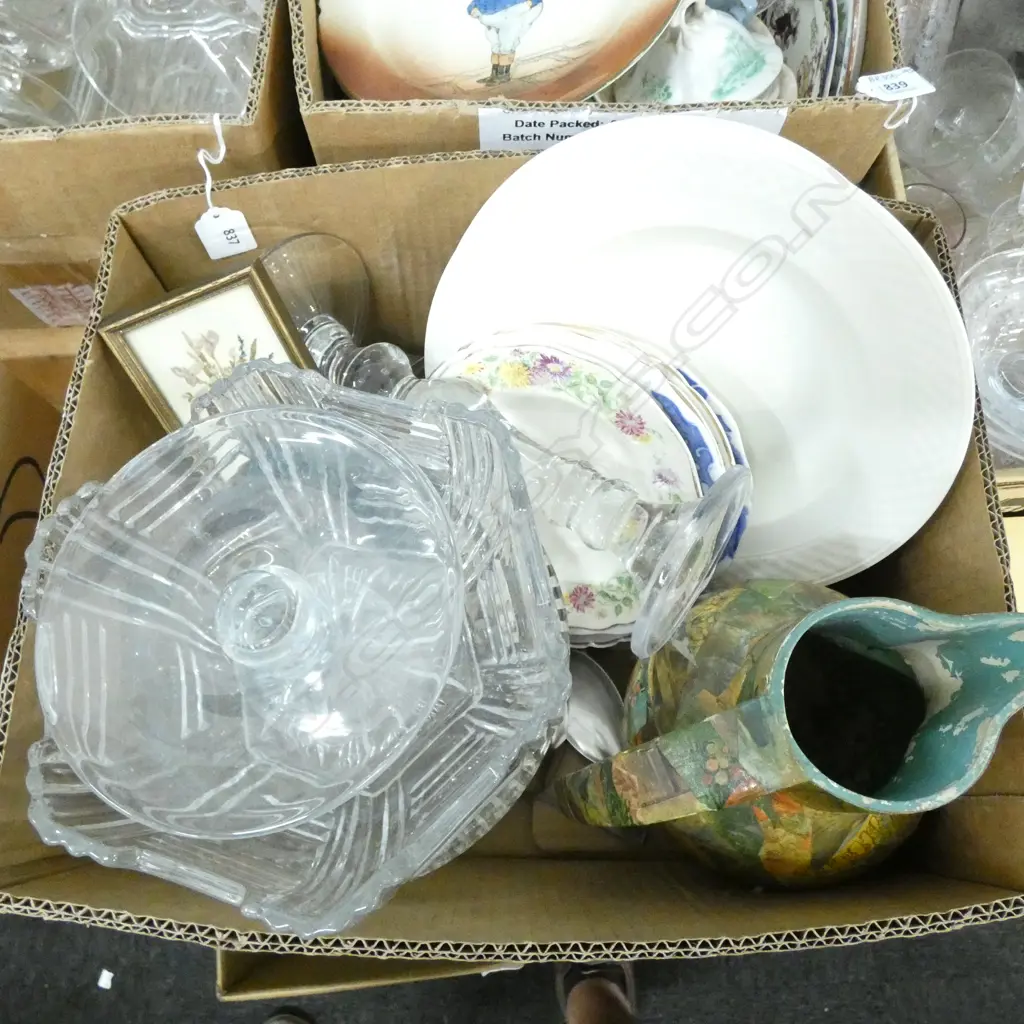 BOX LOT ASST CHINA & GLASSWARE  Image 1++