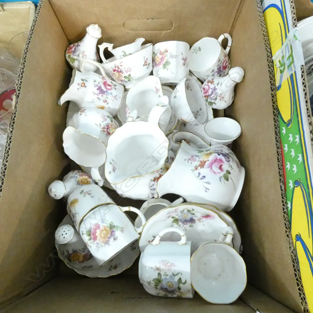 GOOD BOX LOT ROYAL CROWN DERBY / DERBY POSIES INCL. JUGS / PLATE/ CUPS/ DISHES ETC. Image 1++