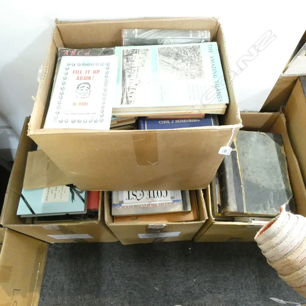 4 BOXES OLD BOOKS - MIXED SELECTION  Image 1++