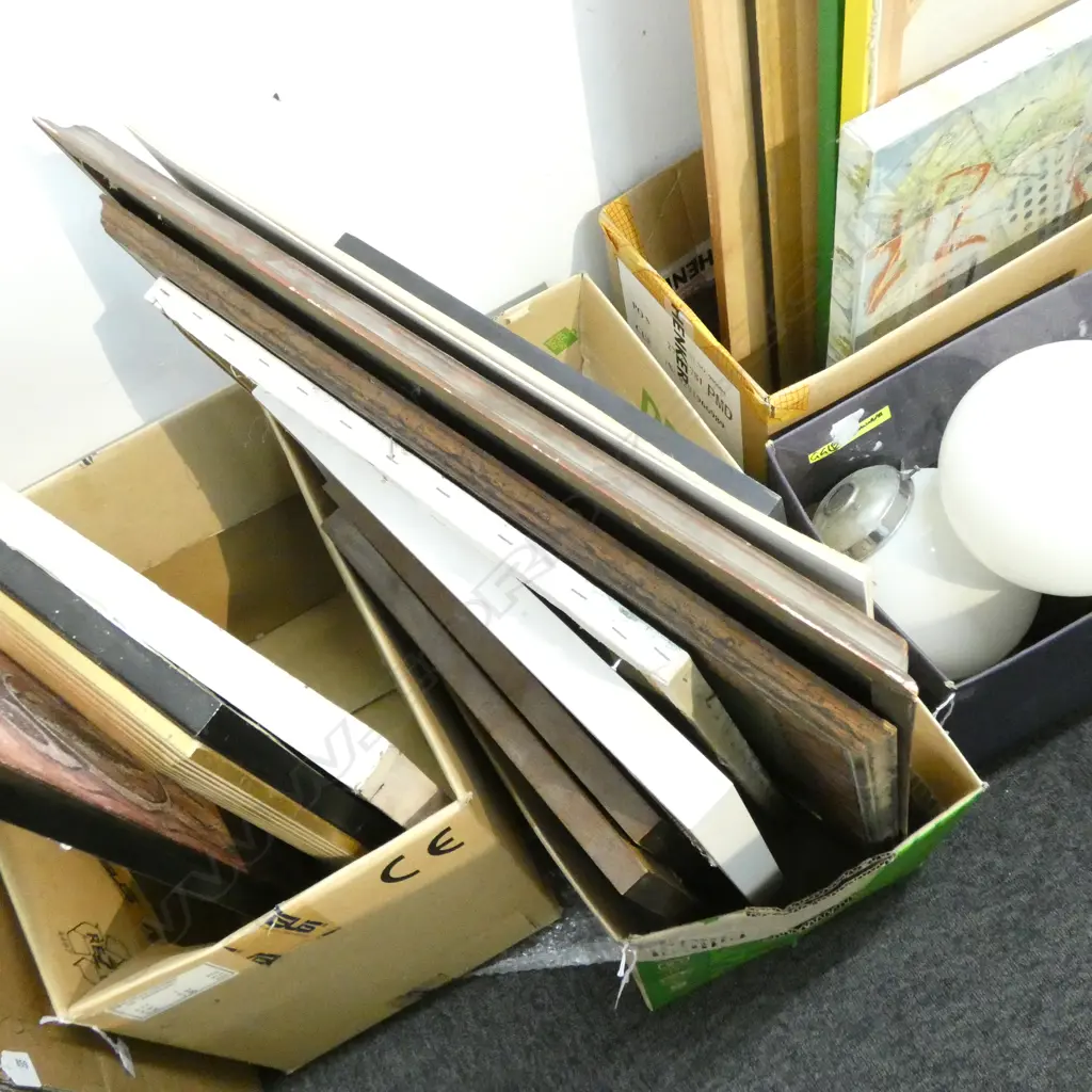 BOX LOT ASST. VINTAGE ARTWORKS & FRAMES Image 1++