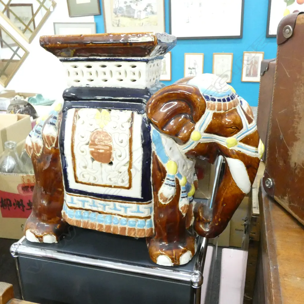 ELEPHANT STOOL H.390mm Image 1++