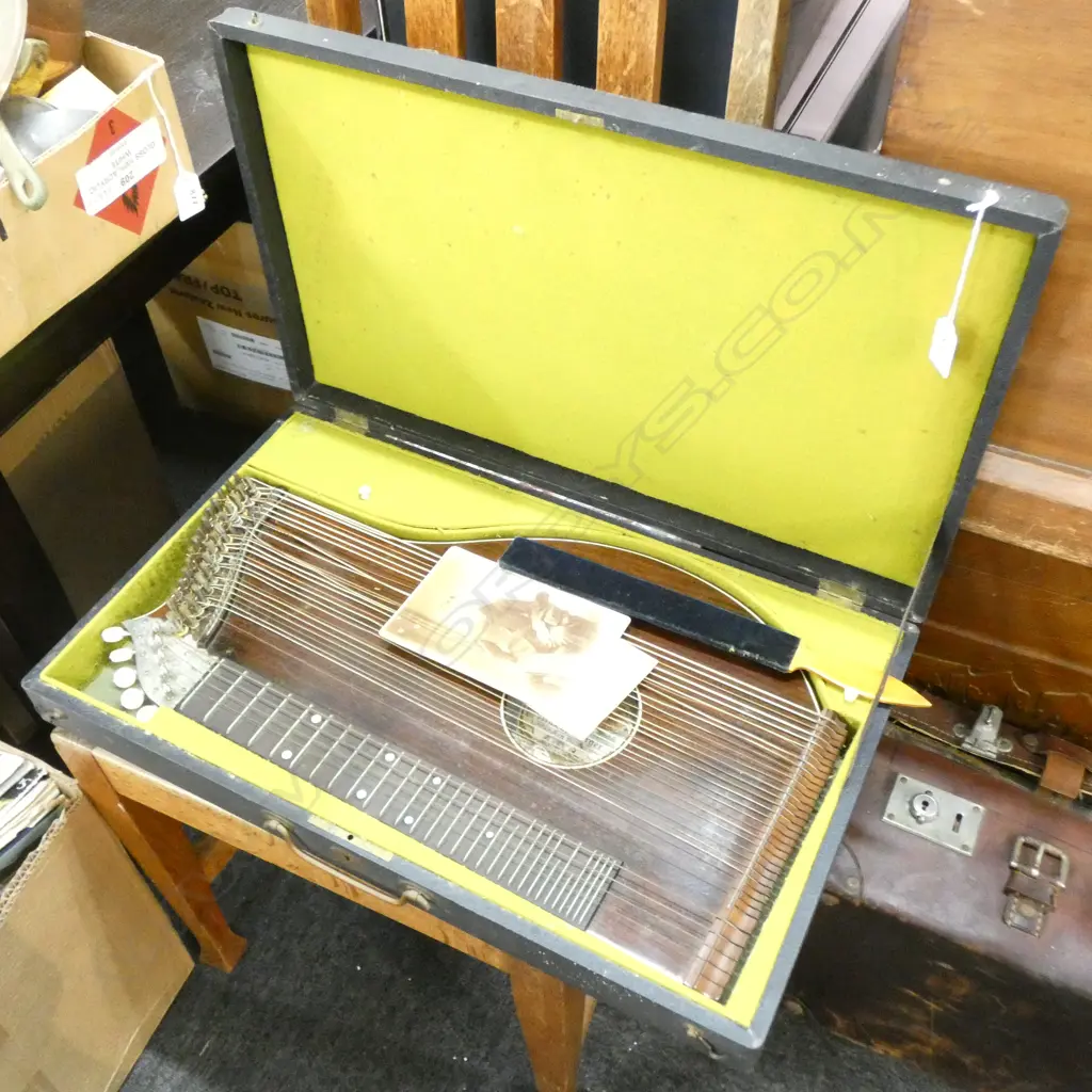 CASED GERMAN ZITHER MAX AMBERGER  Image 1++