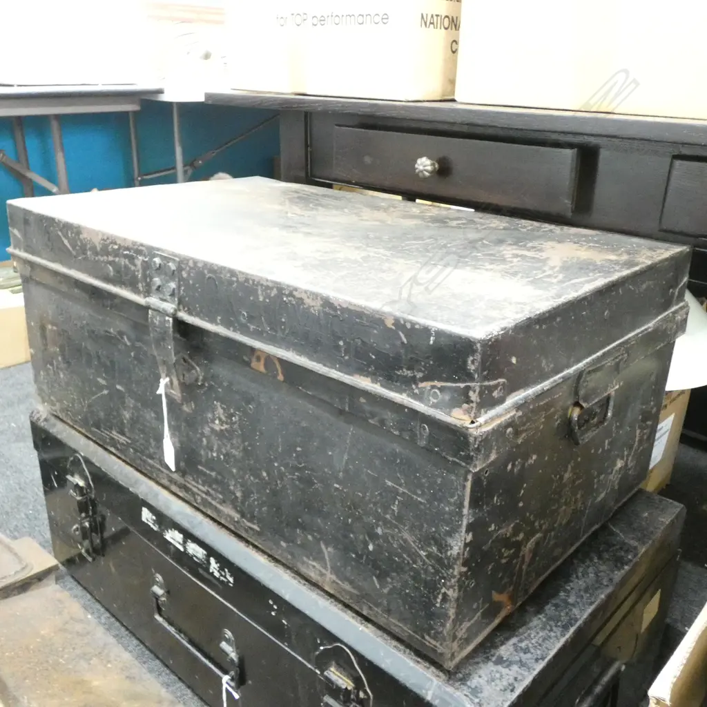 LG OLD BLACK PAINTED METAL TRUNK - SOME SURFACE RUST & SCRATCHES  760 X 460 X 300MM Image 1++