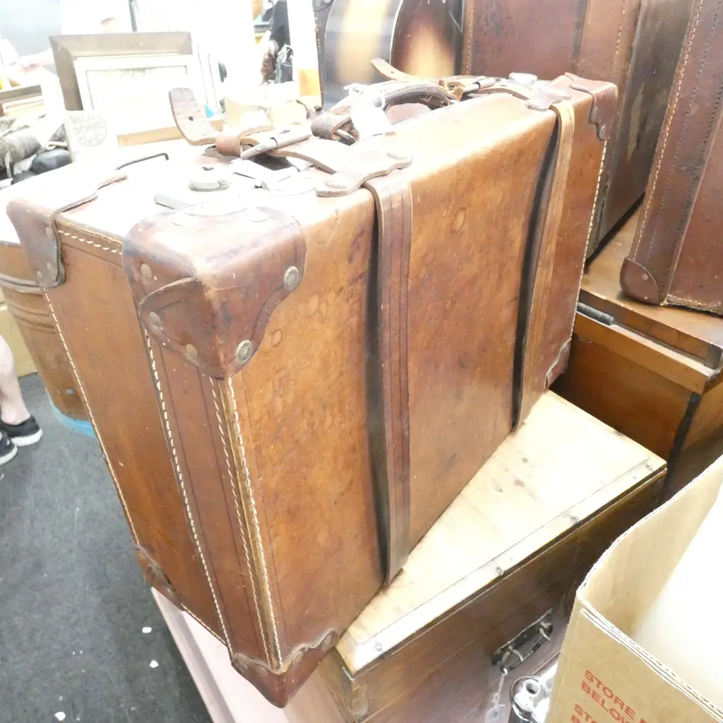 OLD LEATHER SUITCASE WITH STRAPS 560 X 360 X 175MM - SOME MINOR DAMAGE TO HANDLE Image 1++