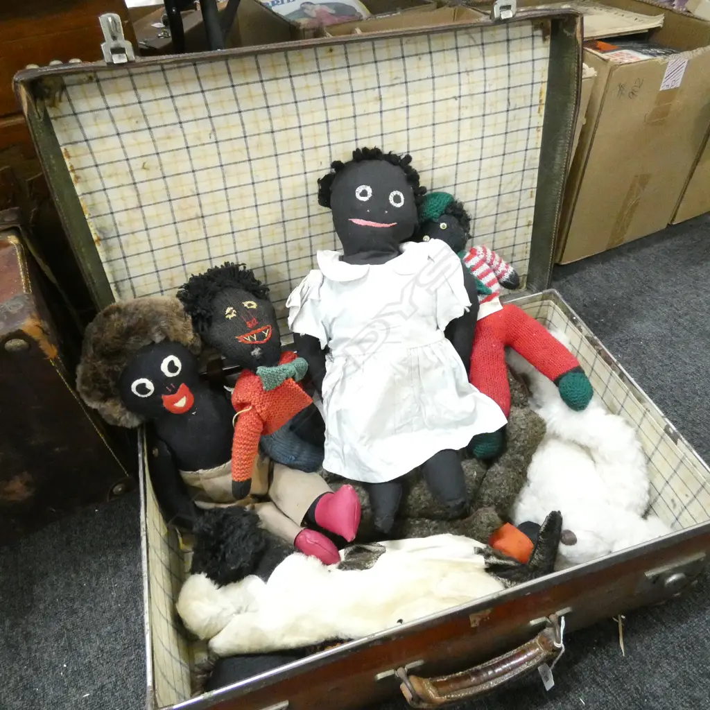 LG LEATHER SUITCASE OF GOLLIES & BEARS ETC. Image 1++