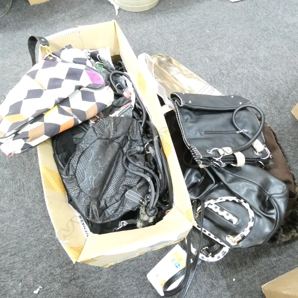 BOX OF 15 HANDBAGS Image 1++