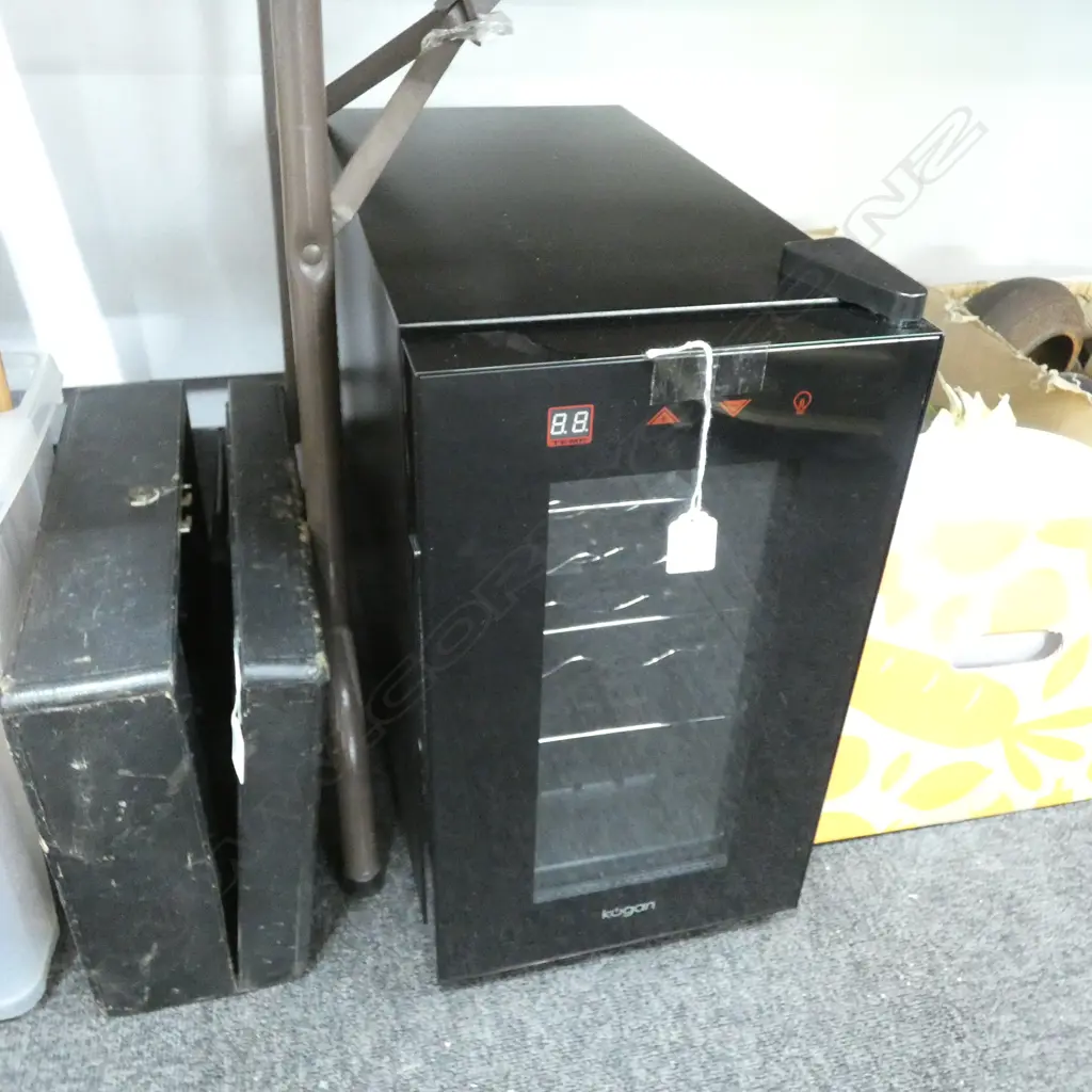 8 BOTTLE WINE FRIDGE... Image 1++
