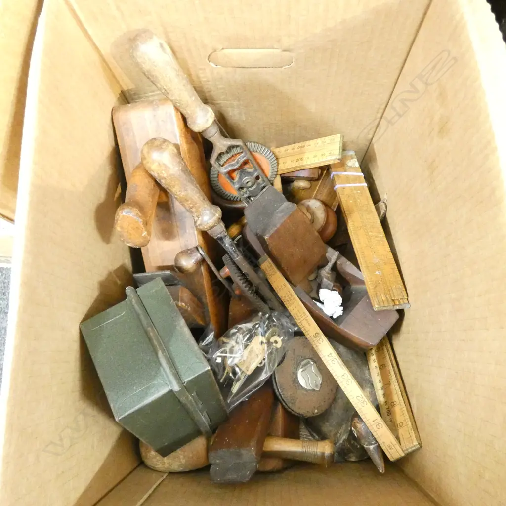 GOOD BOX LOT OLD TOOLS - PLANES RULERS / TAPE MEASURES / HAND DRILL ETC... Image 1++