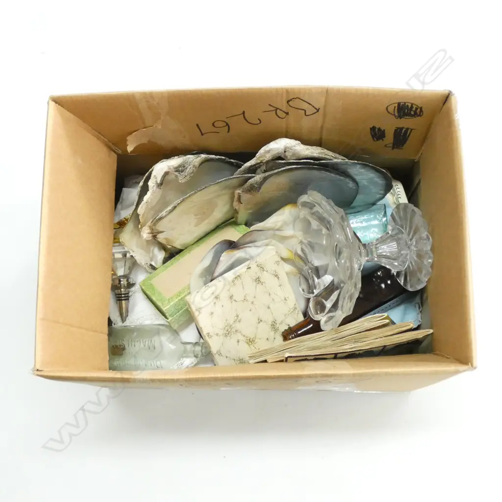 LOT LINEN/GLASS/CARDS/ SHELLS ETC Image 1++