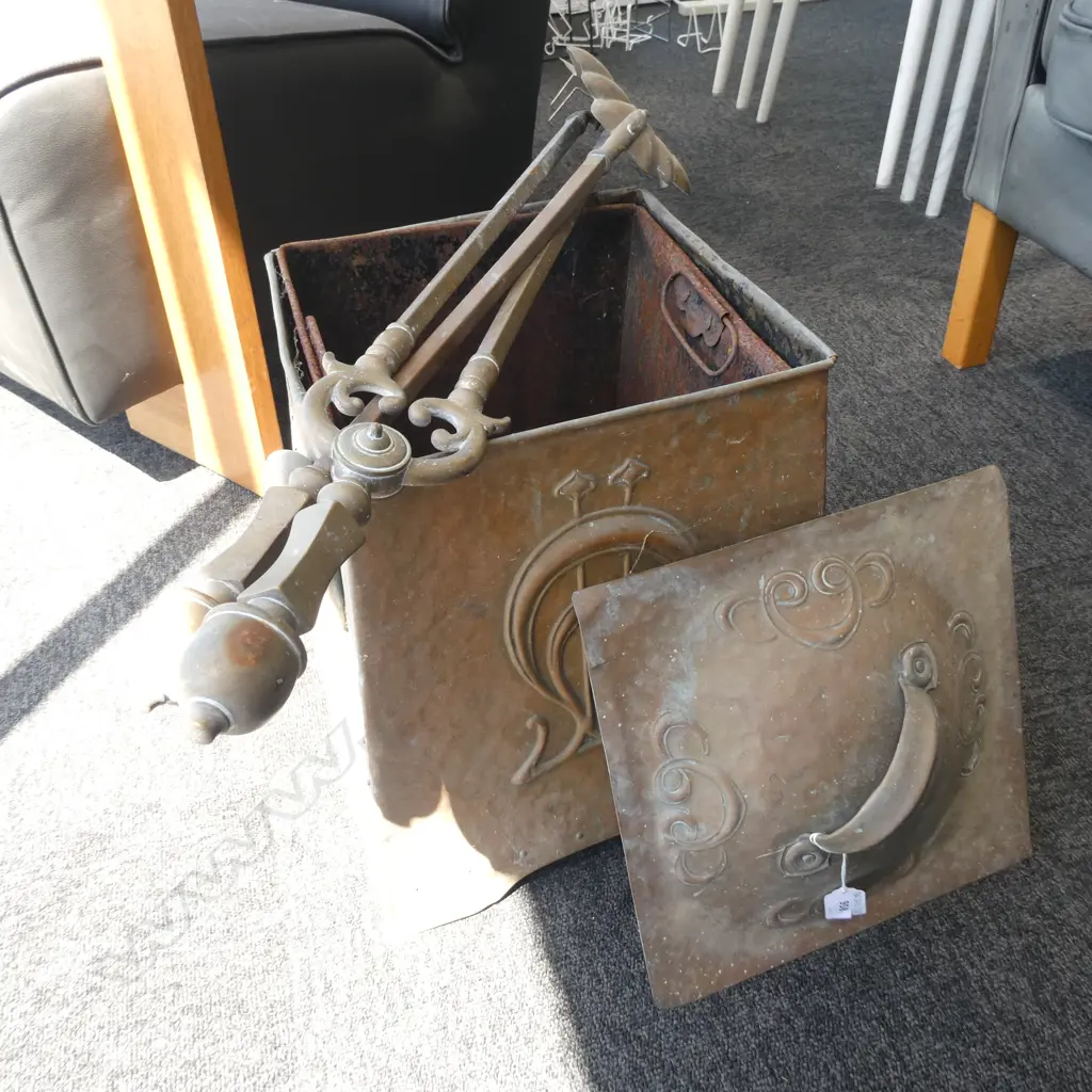 ARTS & CRAFTS COPPER FIRE BOX & 2 TOOLS Image 1++