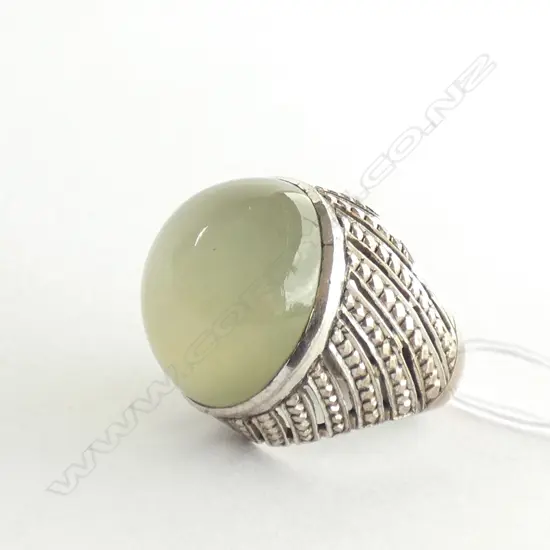 (19350) SILVER & 18K PLATED DRESS RING JADEITE ? CABACHON