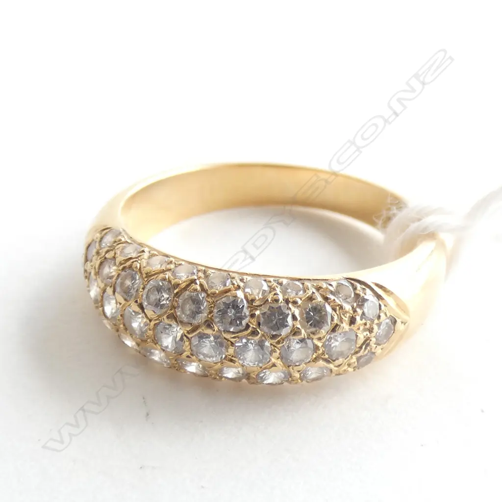 18CT GOLD & DIAMOND BAND RING Image 1++