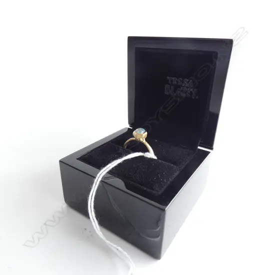 18CT GOLD AND OPAL RING (VALUATION )