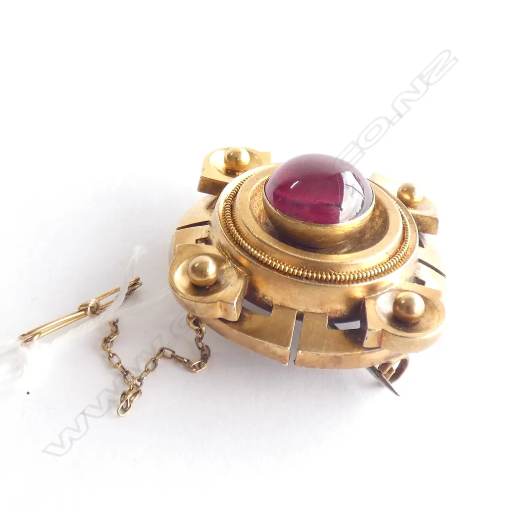 VICTORIAN 18CT GOLD & RED STONE BROOCH (DIA  45MM) 1 WITH SAFETY CHAIN (TESTED)  18.22GMS Image 1++