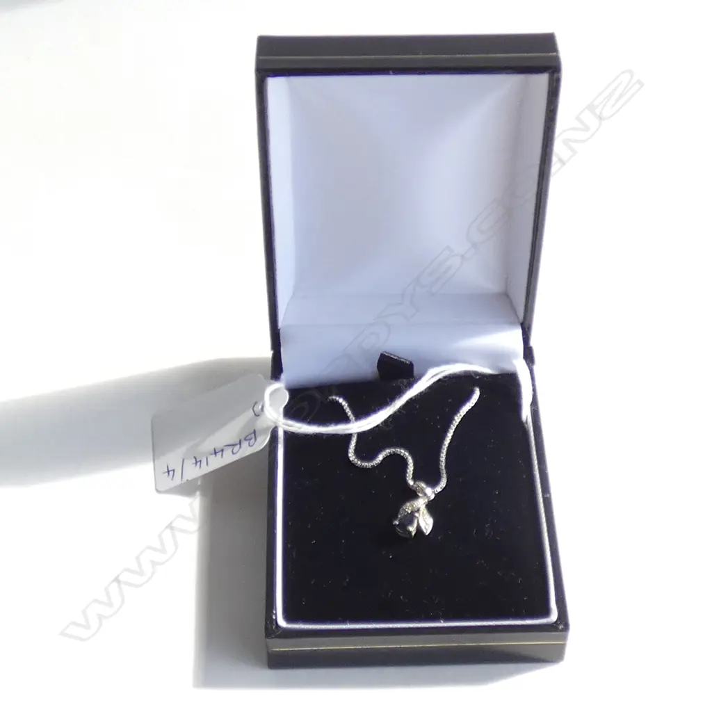 14CT WHITE GOLD SAPPHIRE PENDANT w. DIAMONDS ON 14CT CHAIN STAMPED 585 Image 1++