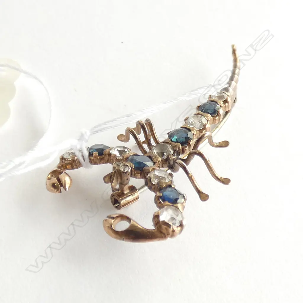 (19960) VINTAGE 9ct GEM SET SCORPION BROOCH Image 1++