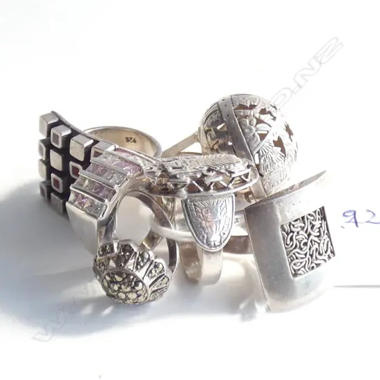 6 925 RINGS 