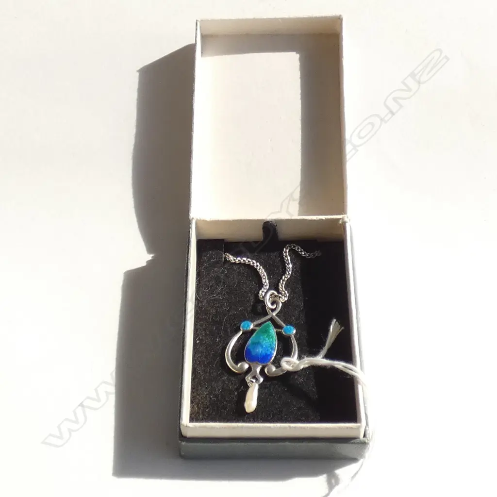 AN ART NOVEAU STG SILVER & ENAMEL PENDANT, by JAMES FENTON & Co. B'HAM 1908 Image 1++