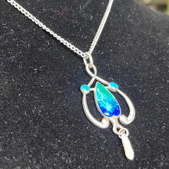 AN ART NOVEAU STG SILVER & ENAMEL PENDANT, by JAMES FENTON & Co. B'HAM 1908