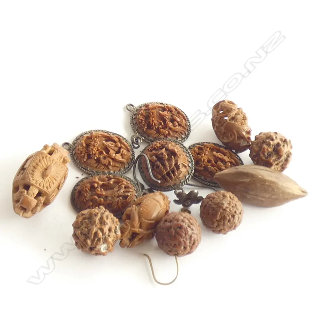 (19635) COLLECTION ANTIQUE CHINESE CARVED PEACH PIPS Image 1++