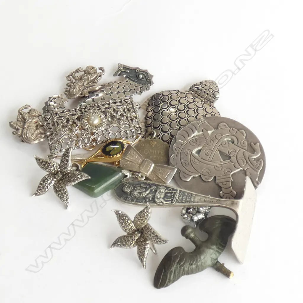BAG ASST JEWELLERY INCL. STG SILVER /JADE/ BROOCHES / EARRINGS / STG FOOD PUSHER ETC Image 1++