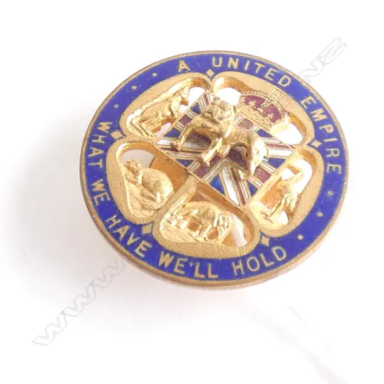 FIRST WORLD WAR PERIOD GILDED BRASS & ENAMEL BADGE