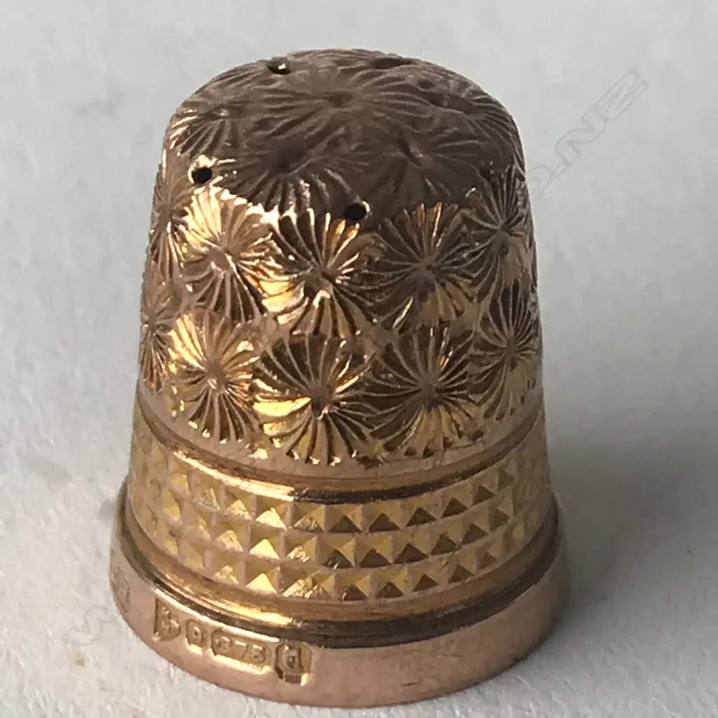 9CT GOLD THIMBLE SIZE 9 BY CHARLES HORNER CHESTER 1926 Image 1++