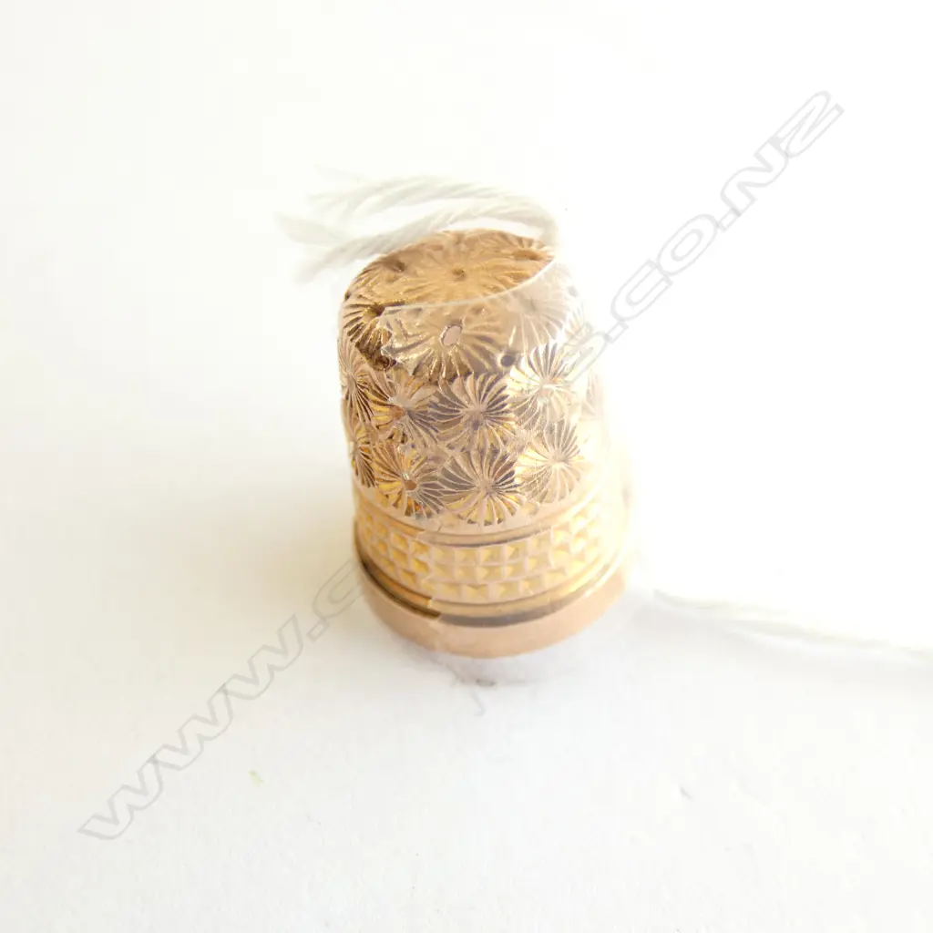 9CT GOLD THIMBLE SIZE 9 BY CHARLES HORNER CHESTER 1926 Image 1++