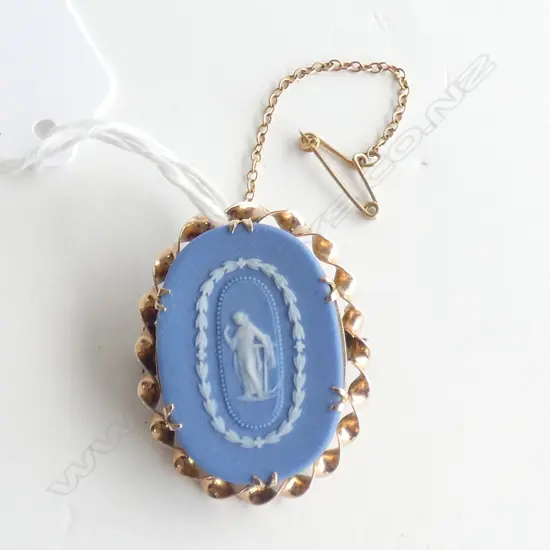 9CT GOLD AND WEDGWOOD CAMEO
