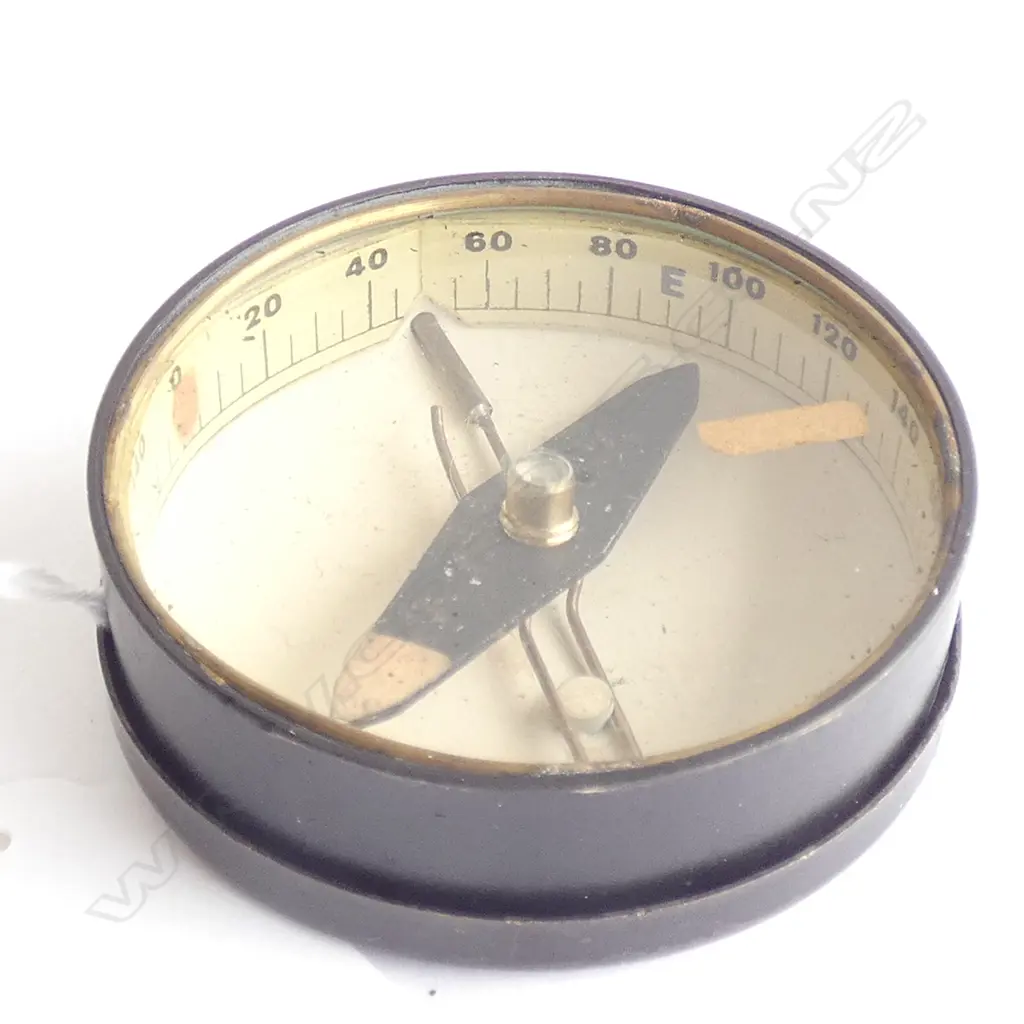 (19524) RNZAF COMPASS IN METAL CASE DIA 48MM Image 1++