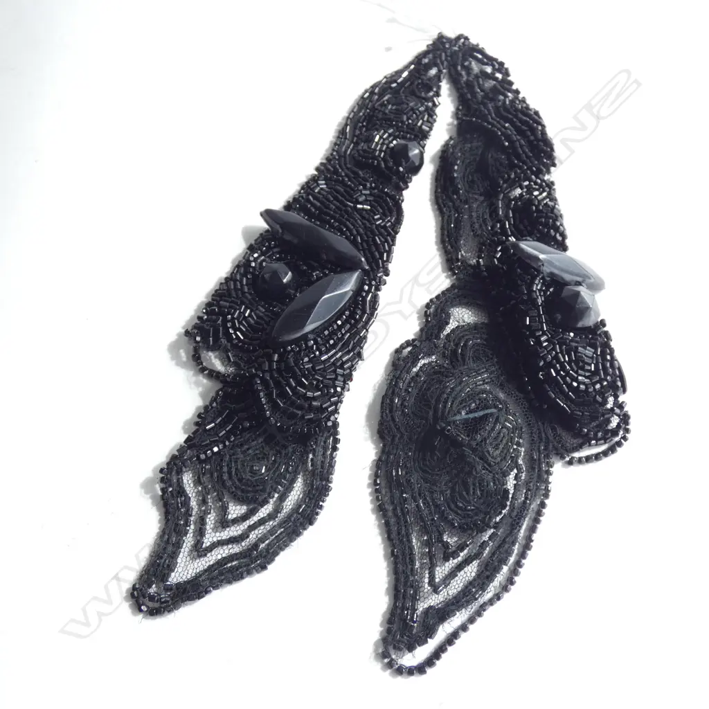 PF VINTAGE BLACK BEADED COLLARS (1 A/F) 1 CARVED BONE PEN (NIB MISSING) & WINE CORK CONTAINER Image 1++