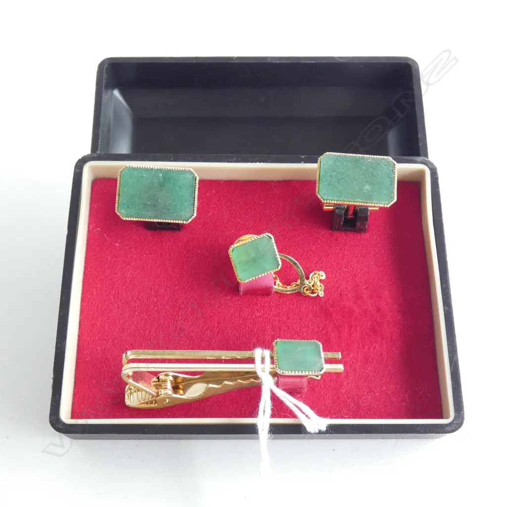 GREEN JADE CUFFLINKS, NECKTIE PIN AND CLASP. Image 1++