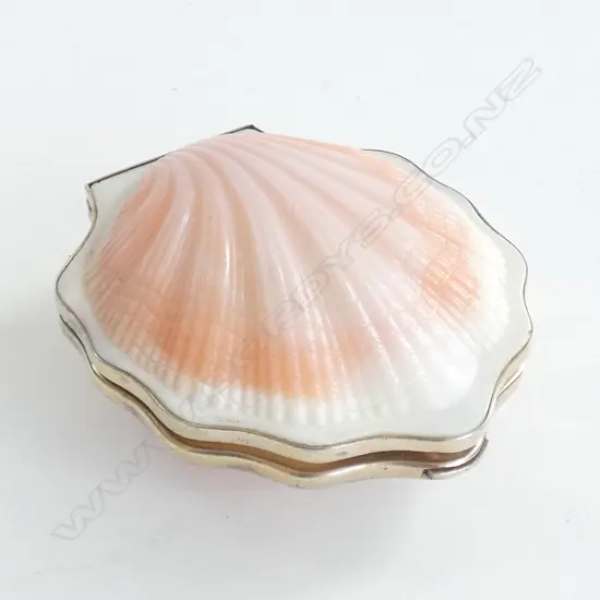 RUSSIAN  'SCALLOP SHELL'  POWDER COMPACT
