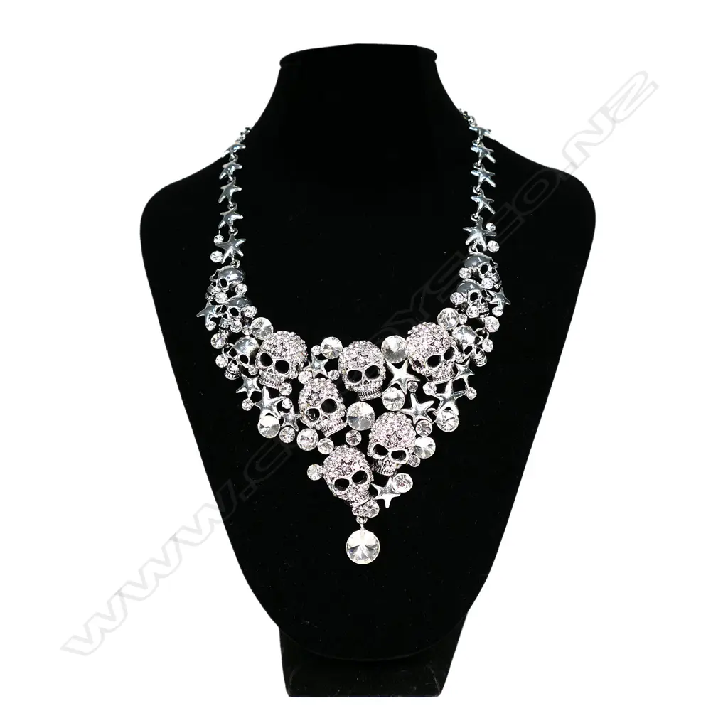 SPECTACULAR COSTUME SKULL NECKLACE Image 1++