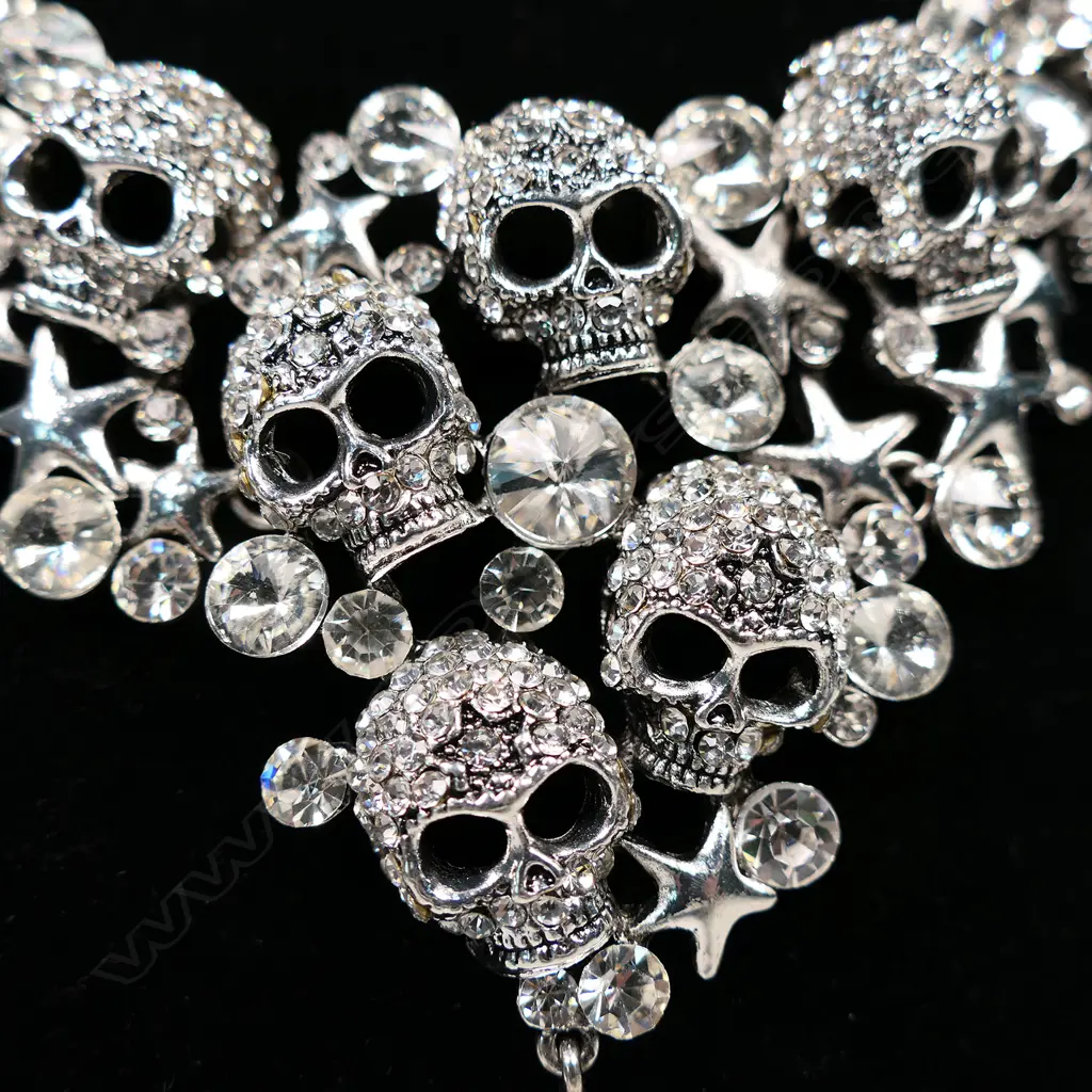 SPECTACULAR COSTUME SKULL NECKLACE Image 1++