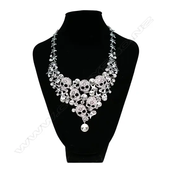 SPECTACULAR COSTUME SKULL NECKLACE