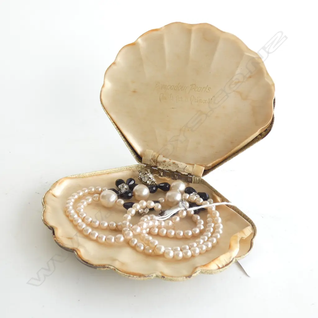 STRING FAUX PEARLS WITH BLACK & GLASS BEADS - IN OLD POMPADOUR PEARLS CASE  Image 1++