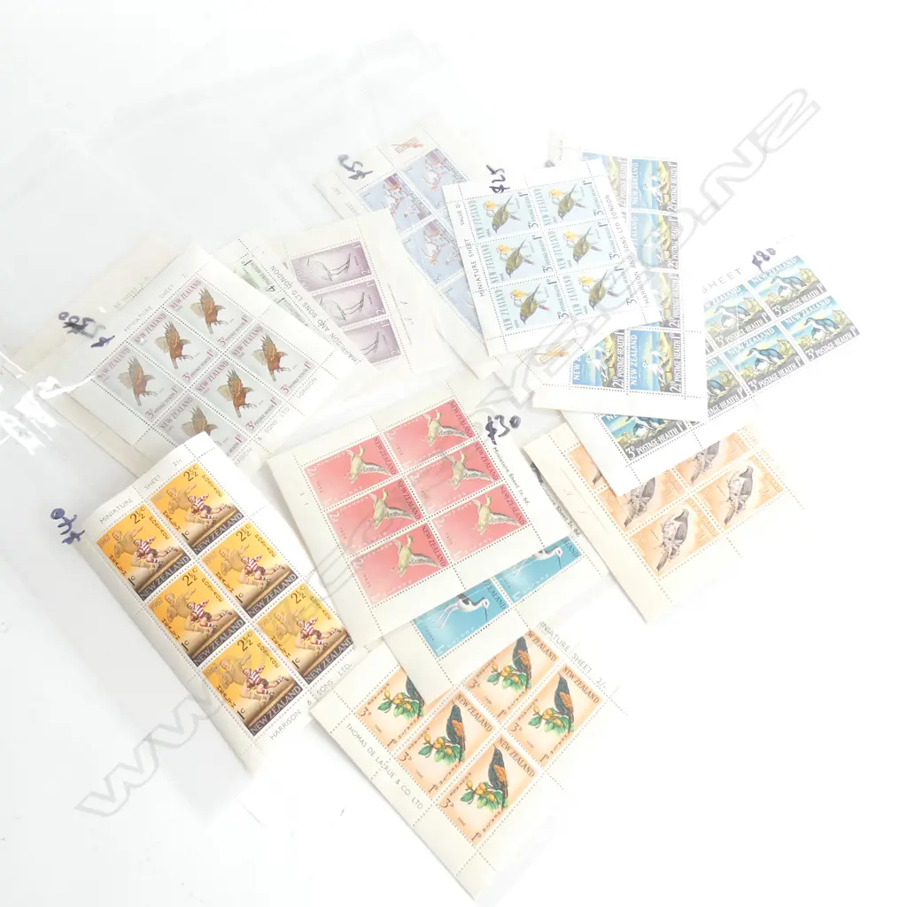 BAG NZ MINT STAMP MINISHEETS - DECIMAL & PRE DECIMAL Image 1++