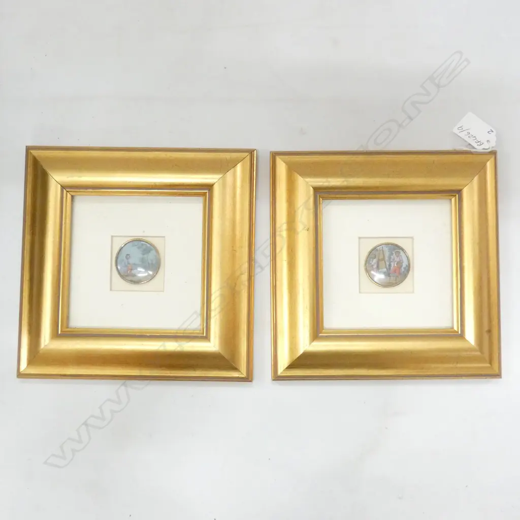 TWO PORCELAIN MINIATURES, IMAGE DIA. 40MM Image 1++