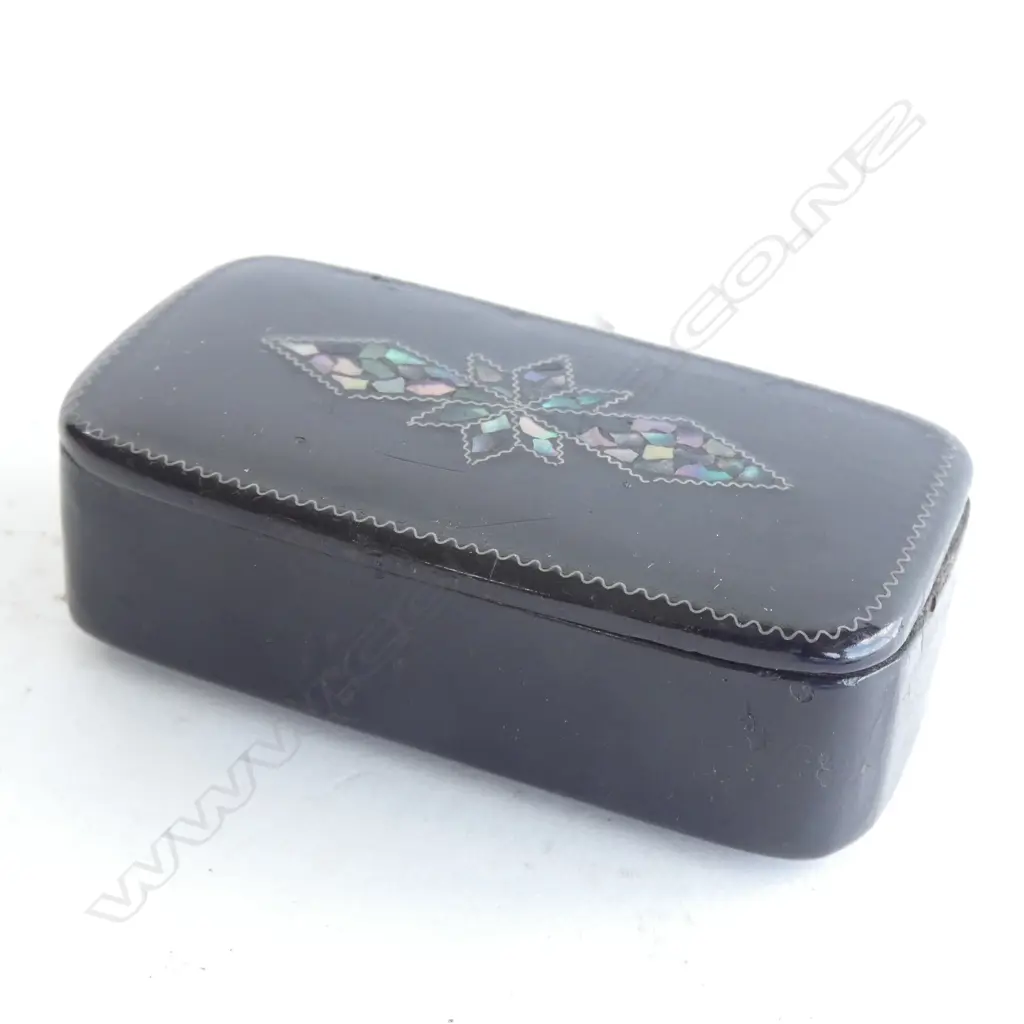 VICTORIAN PAPER MACHE AND M.O.P INLAID SNUFF BOX Image 1++