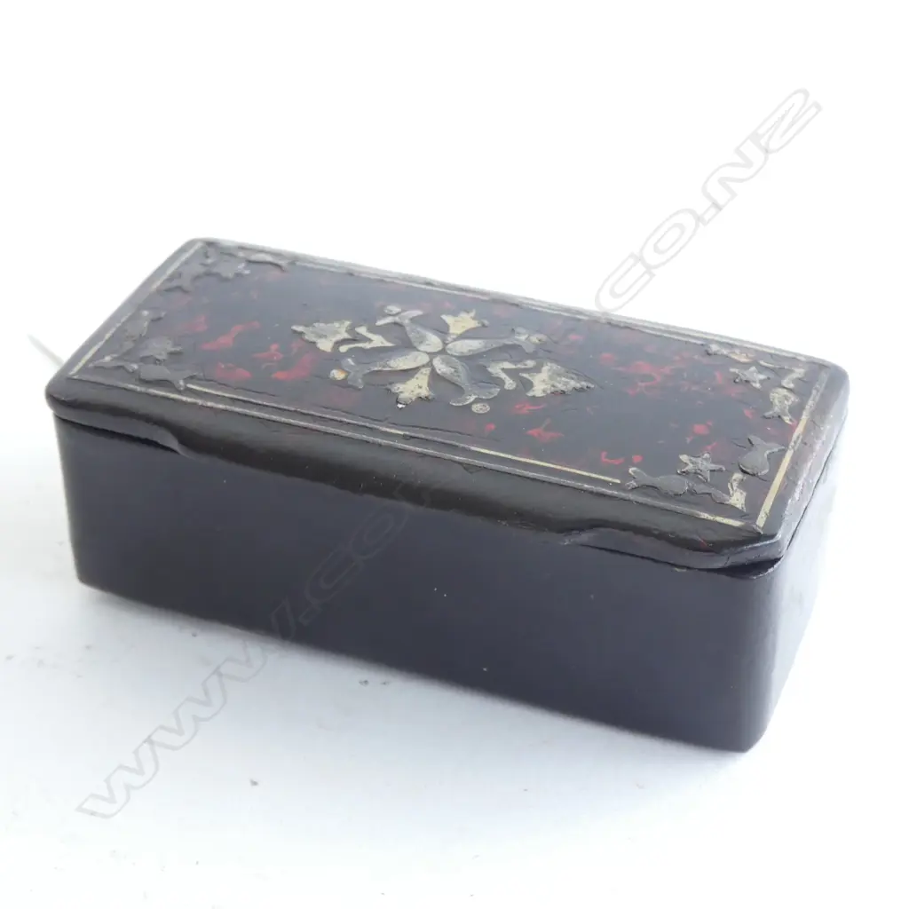 VICTORIAN  PAPER MACHE AND INLAID SNUFF BOX Image 1++
