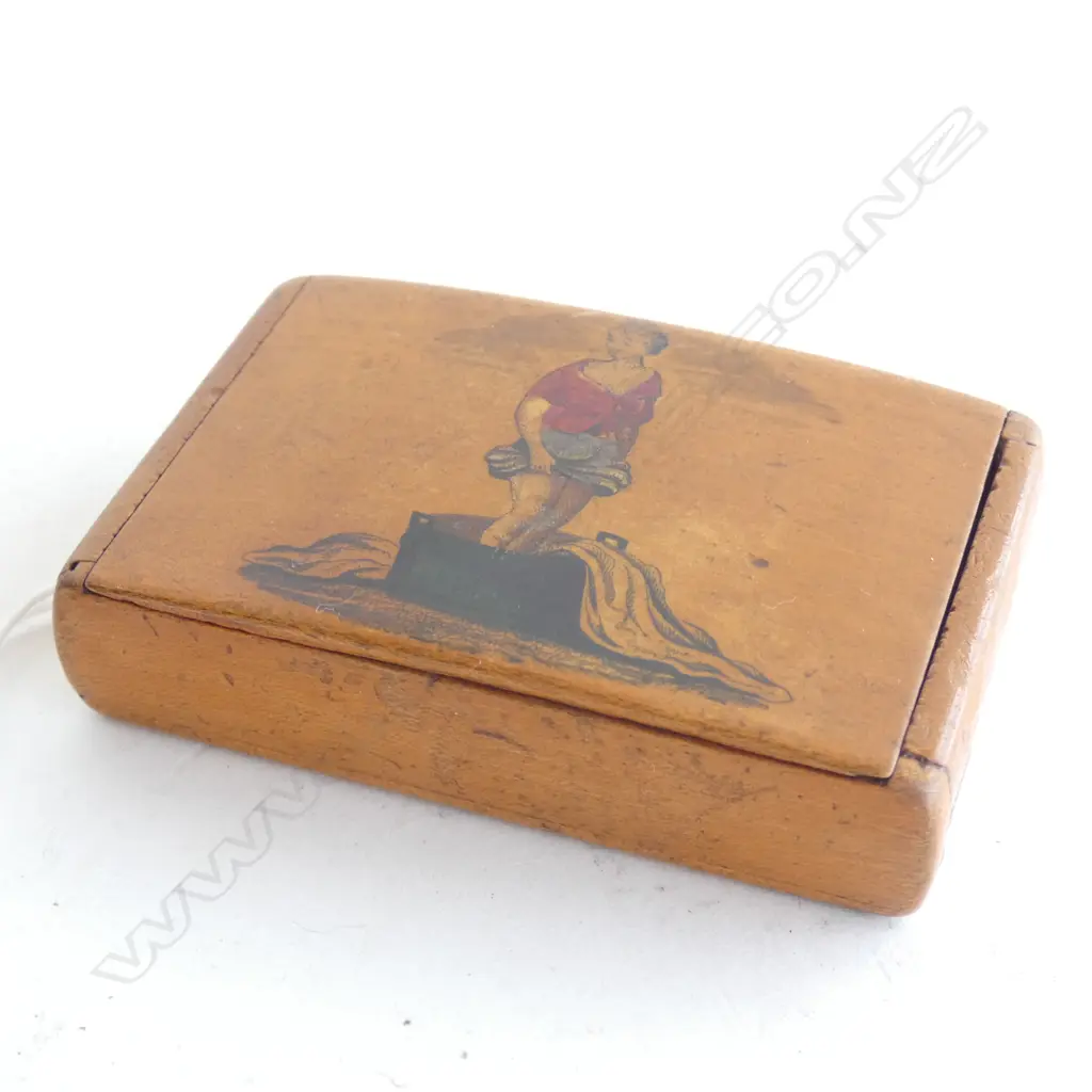 VICTORIAN SMALL WOOD AND PAINTED SNUFF BOX Image 1++