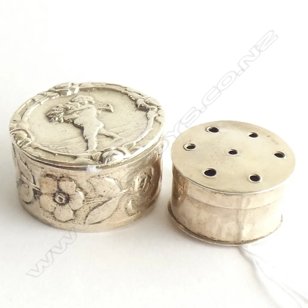 2 ANTIQUE SILVER SMALL BOXES. 1 FRENCH STYLE... Image 1++
