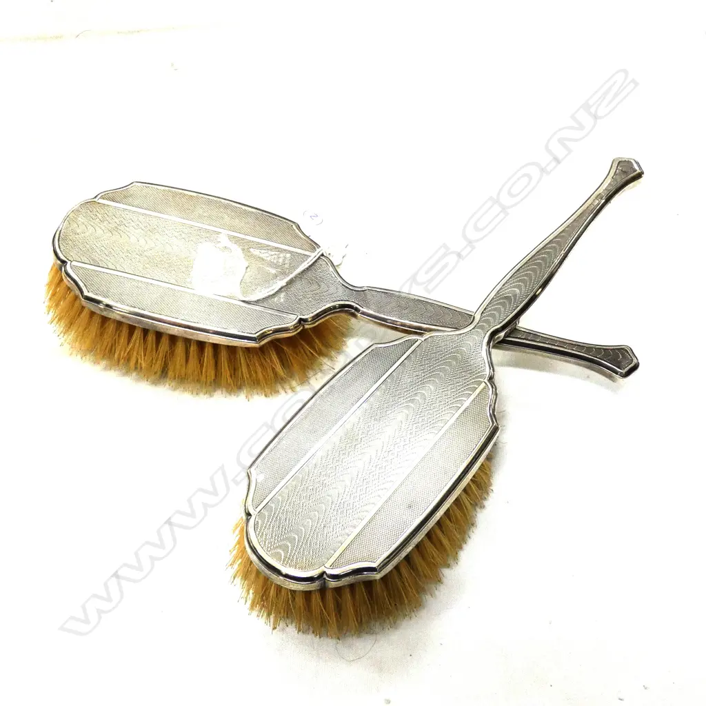 ST. SILVER PAIR BRUSHES ENGINE TURNED DECORATION LONDON 1932 Image 1++