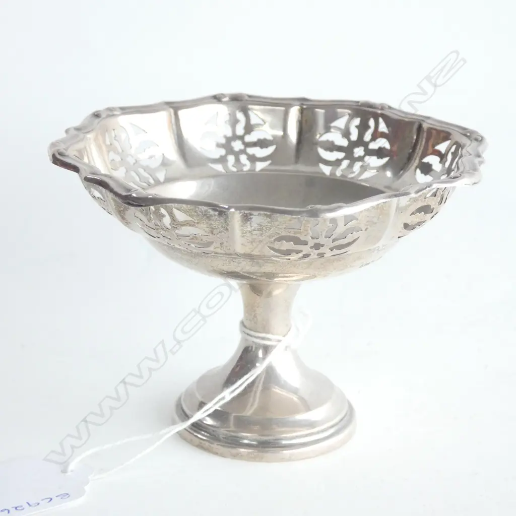 A silver bonbon dish of circular shape Image 1++