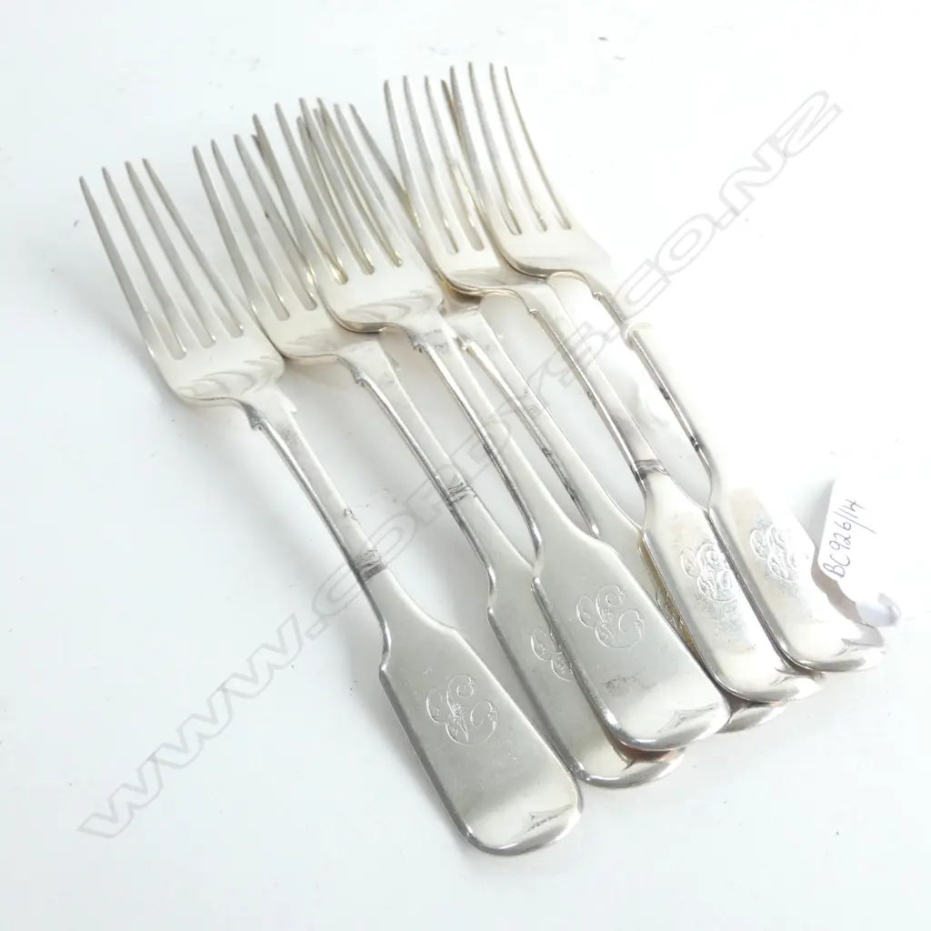 A set of six William IV silver dessert forks Image 1++