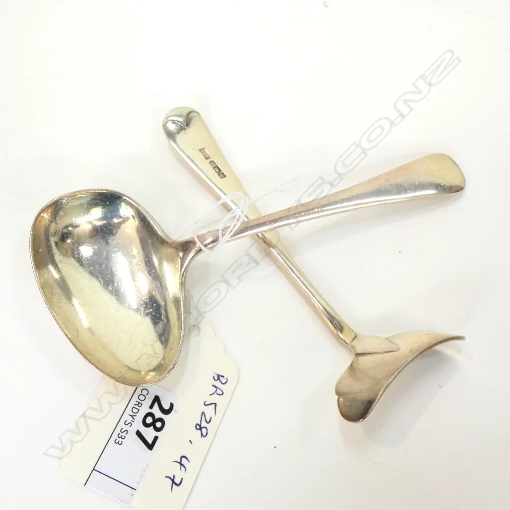 BOXED SILVER CHRISTENING SET OF SPOON & PUSHER, by WLAKER & HALL, SHEFF 1955. Image 1++