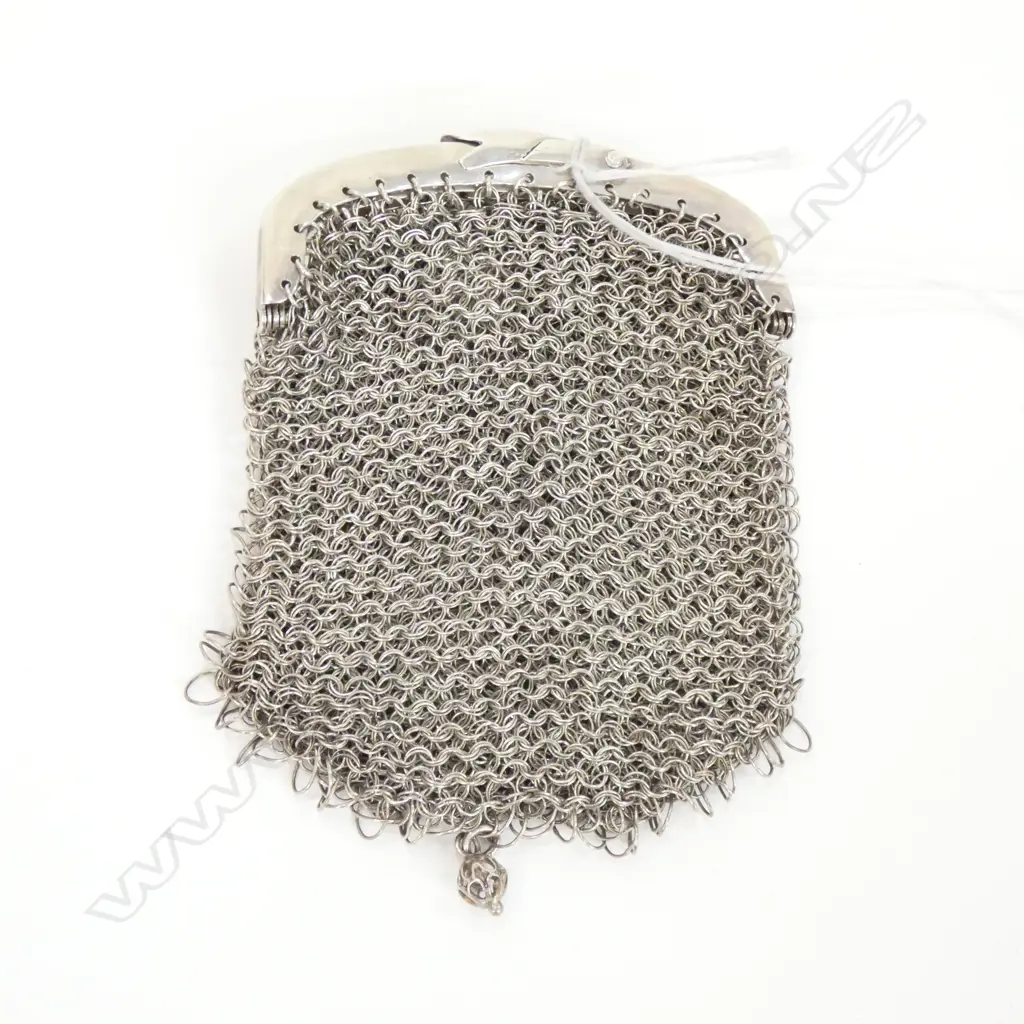 CONTINENTAL SILVER MESH COIN PURSE w INTERNAL DIVISIONS CREATING THREE SEPARATE POCKETS, ASSAY MARKS TO TOP FRAME. 55gm Image 1++