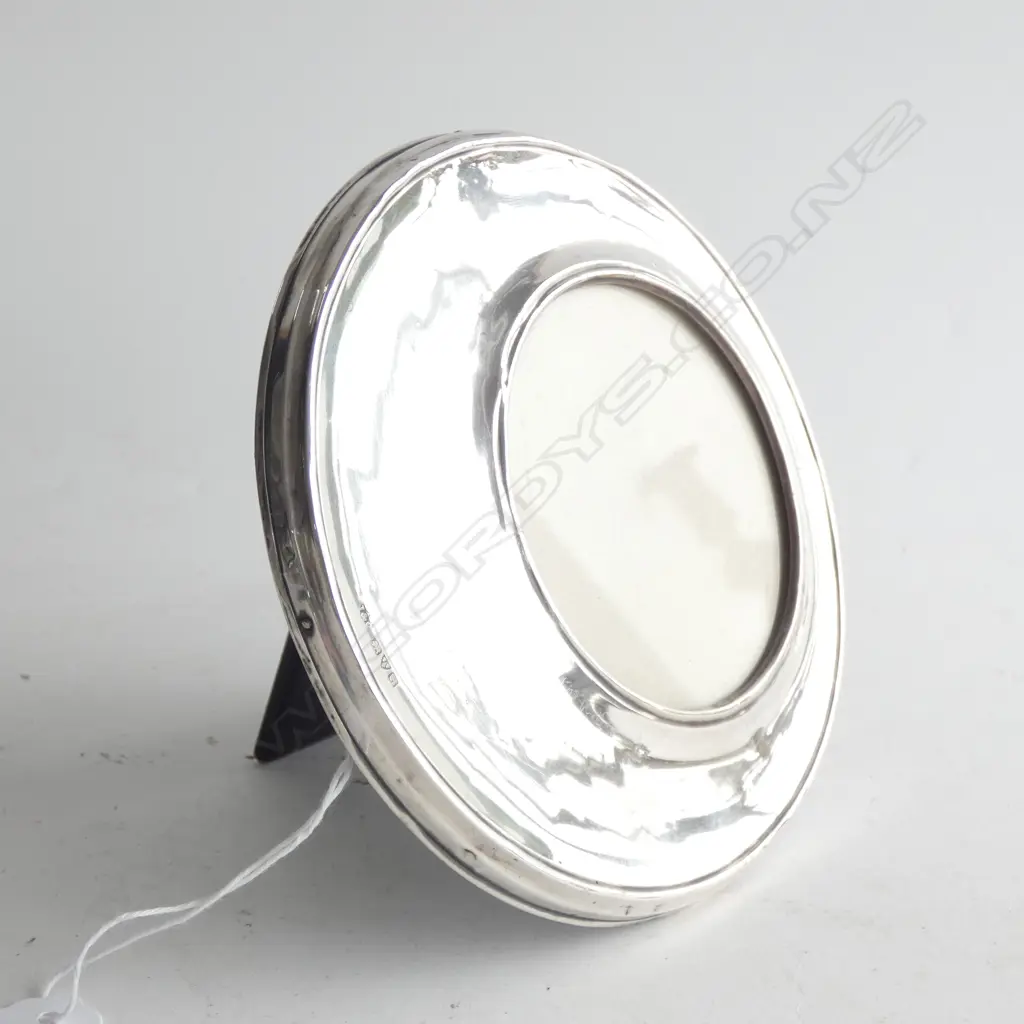 ROUND SILVER PICTURE FRAME HMSS CHESTER 1915 DIA  140MM Image 1++